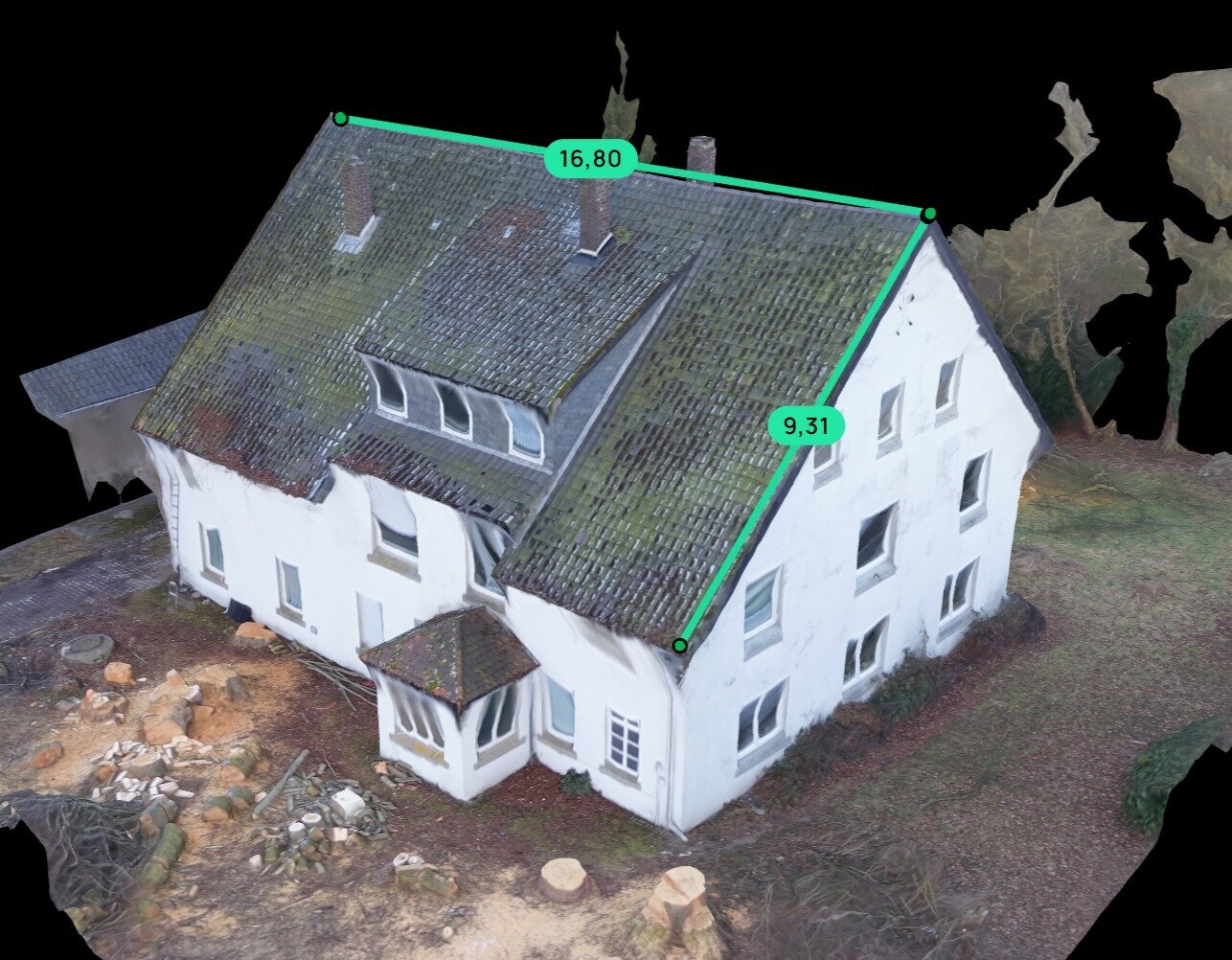 3D-Modell aus der Drohnenvermessung eines Hauses mit eingemessenen Maßangaben